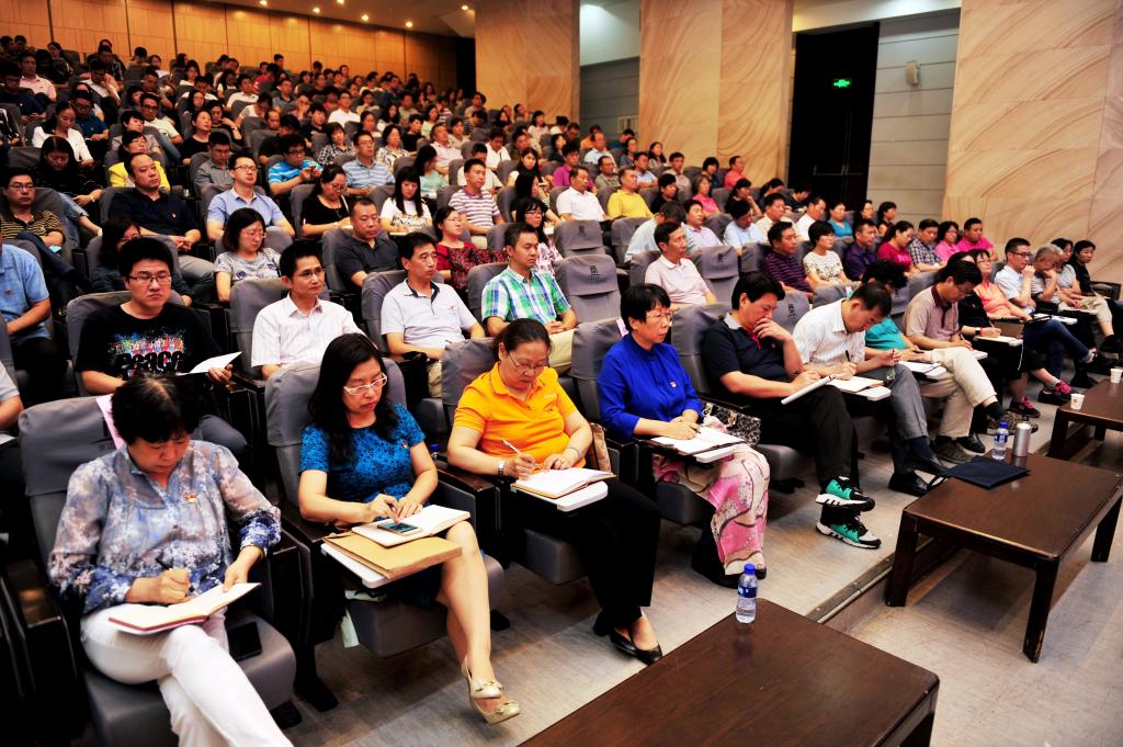 精心谋划 多措并举 坚定不移推动全面从严治党